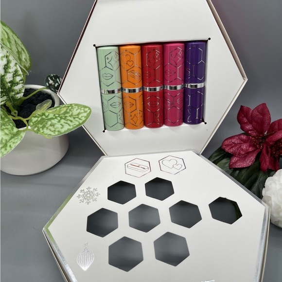 Clinique's Lipstick Set - Picture 3 of 5